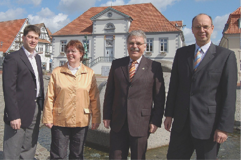 CDU-B�rgermeisterkandidat Wolfgang Becker (2. von rechts) mit dem CDU-Vorsitzenden Christian Calderone, sowie den stellvertretenden Vorsitzenden Veronika Alves und Ludger Greten (von links).