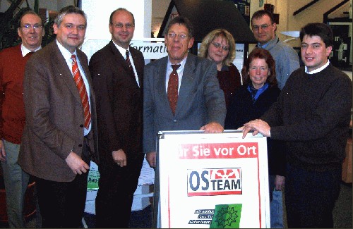 Einen Ordnungsau�endienst f�r Quakenbr�ck m�chte die CDU einf�hren. Aufgaben sind die �berwachung des ruhenden Verkehres, die Verhinderung von Vandalismus und Verm�llung in der Stadt. Informationen holten sich die Christdemokraten beim kommunalen Ordnungsdienst der Stadt Osanbr�ck, dem OS-Team. 