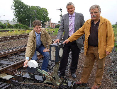Entwicklungspotential im Herzen der Stadt: Die CDU sieht eine klare Perspektive für den Bahnhof, wie die Bürgermeisterkandidaten Becker und Scholz und der CDU-Vorsitzende Calderone (von rechts) verdeutlichten.