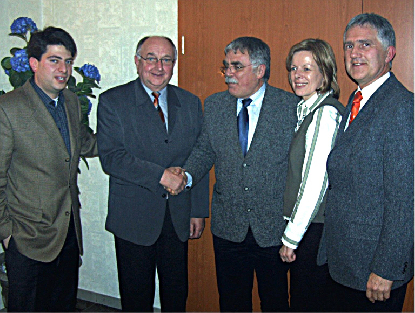 MdB Georg Schirmbeck (rechts) mit dem CDU-Vorsitzenden Christain Calderone, MdK Hubert Greten und den beiden Kreistagskandidaten Wolfgang Becker und Ida Moormann (von links).