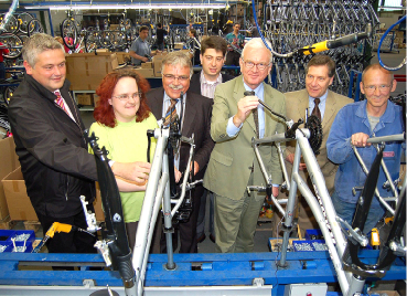 Prof. Hans-Gert P�ttering zusammen mit CDU-Vorsitzendem Calderone und den B�rgermeisterkandidaten Becker und Scholz bei Kynast.