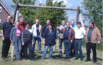 Auf dem Spielplatz der Geschwister-Scholl-Stra�e machten die Christdemokraten im Rahmen ihrer Fahrradbereisung des Hakenkamps Station.